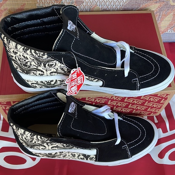 Vans Sk8-Hi
Skull Tapestry Black/Bone
VN0A7Q5N95X
Men’s sneakers - Picture 3 of 16